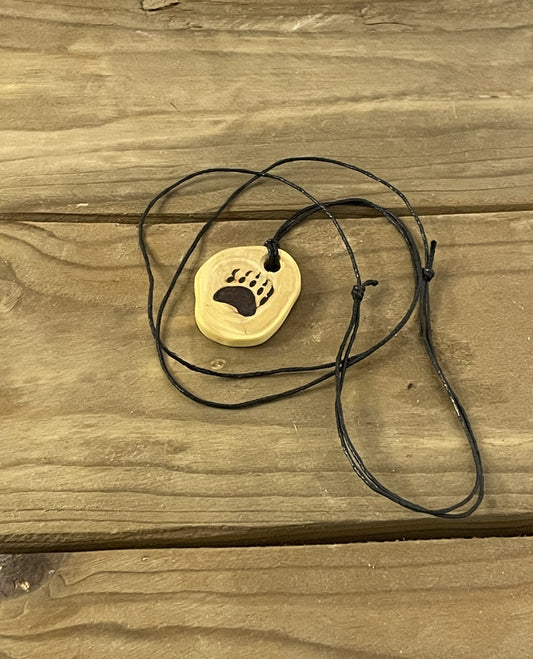 Karhunkämmen kaulakoru, Katajasta