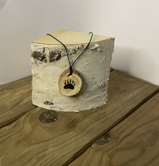 Karhunkämmen kaulakoru, Katajasta