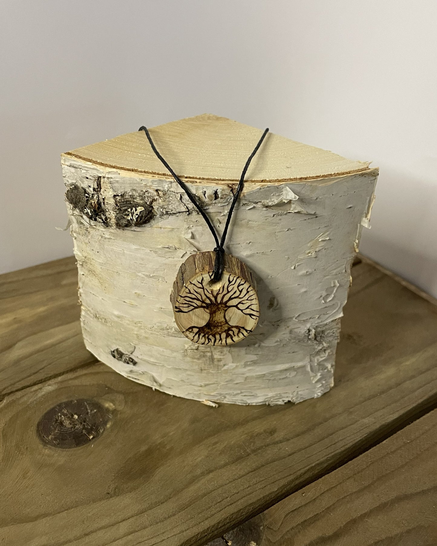 Elämänpuu kaulakoru katajasta