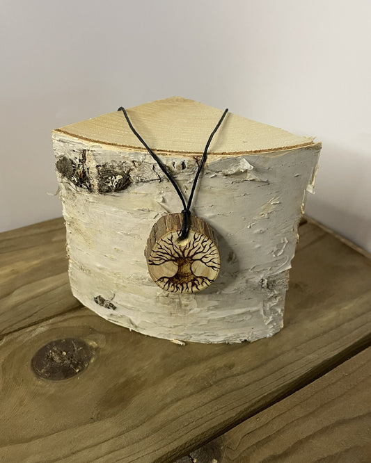 Elämänpuu kaulakoru katajasta