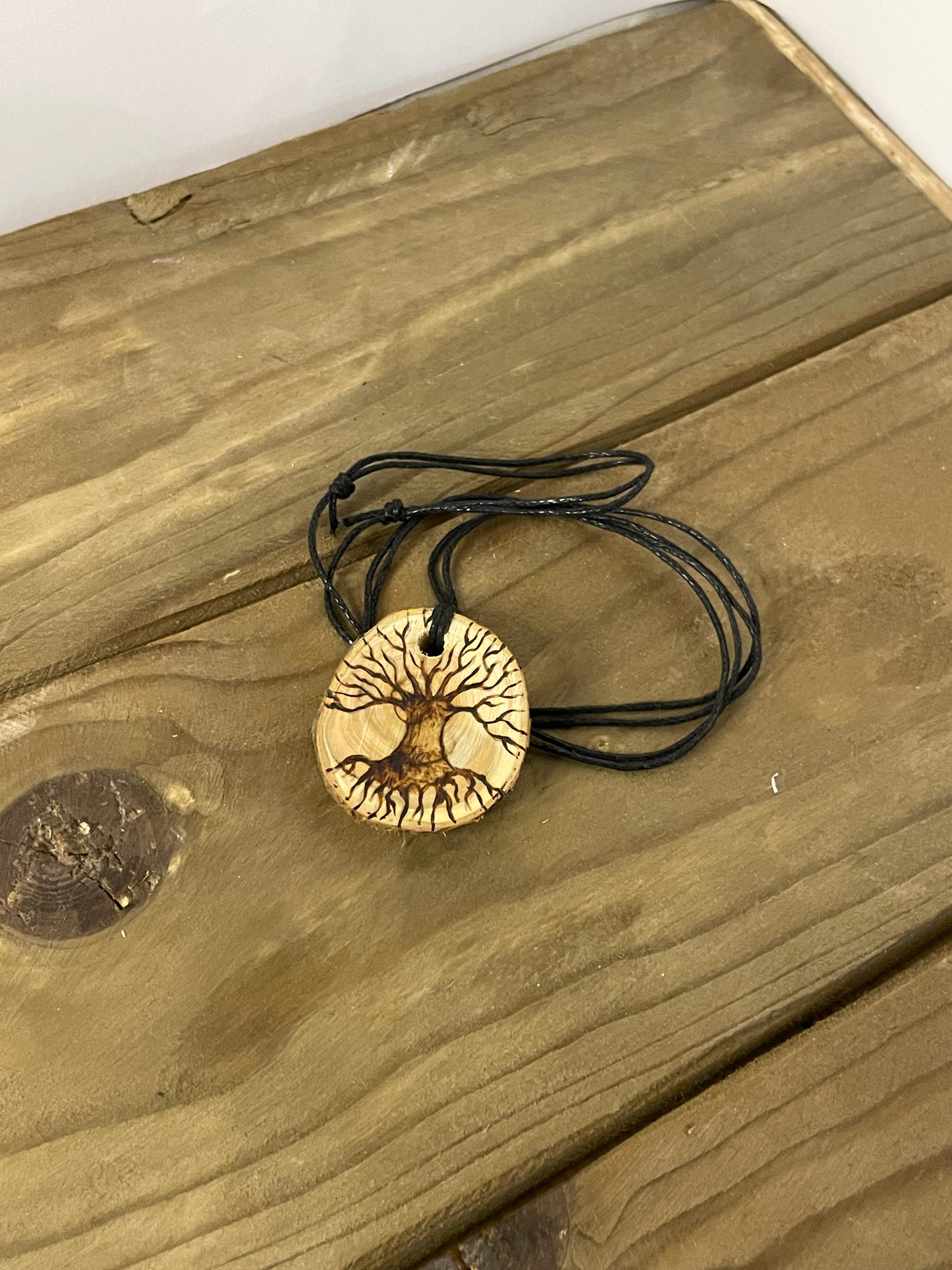 Elämänpuu kaulakoru katajasta