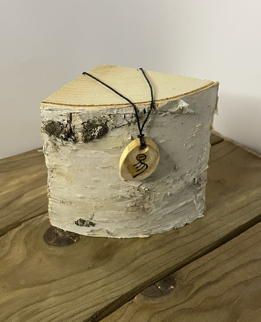 Muutos kaulakoru katajasta